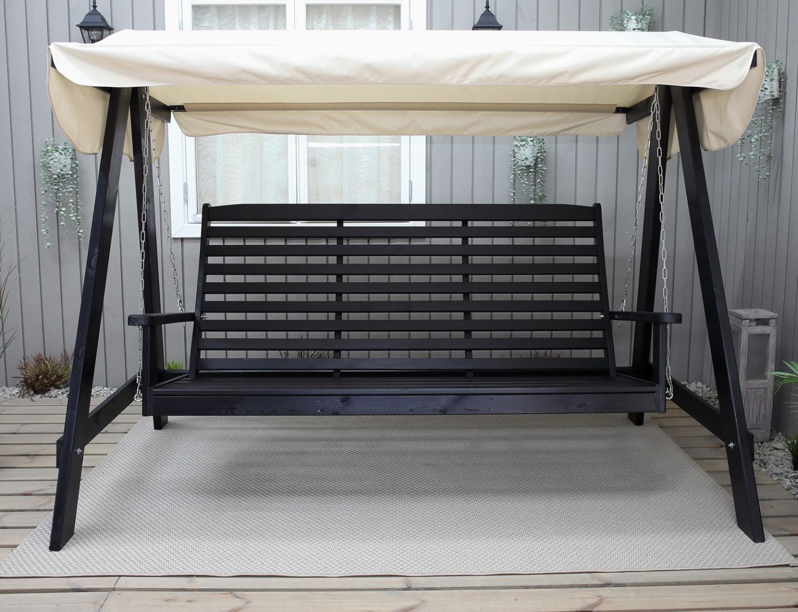 Saaristo puutarhakeinu musta