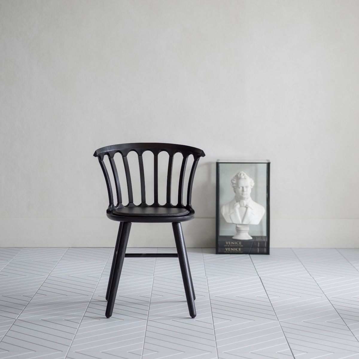 Hans K San Marco ruokailutuoli, musta