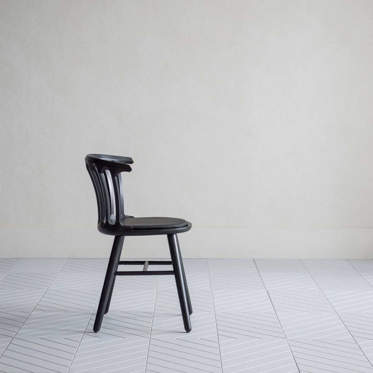 Hans K San Marco ruokailutuoli, musta