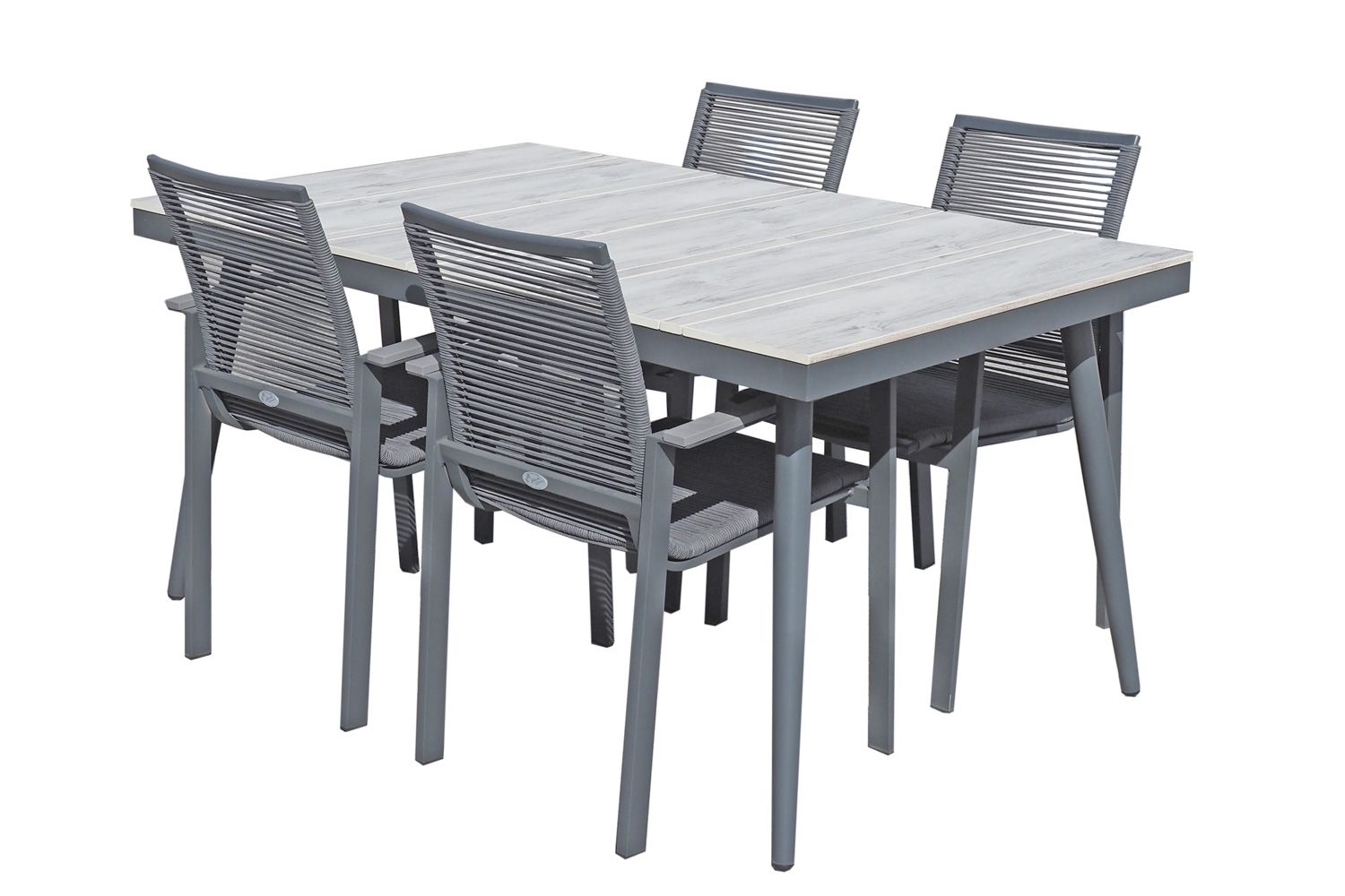 Sardinia pöytä Malin tuoleilla.