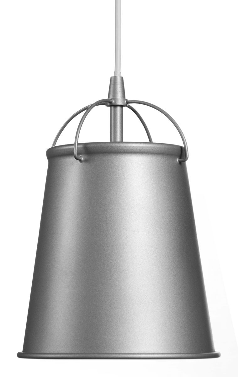 Sissy on pienikokoinen ja kevytrakenteinen metallinen riippuvalaisin. Se on ihanteellinen valinta esimerkiksi keittiönpöydän tai saarekkeen yläpuolelle, portaikkoon tai eteiseen.