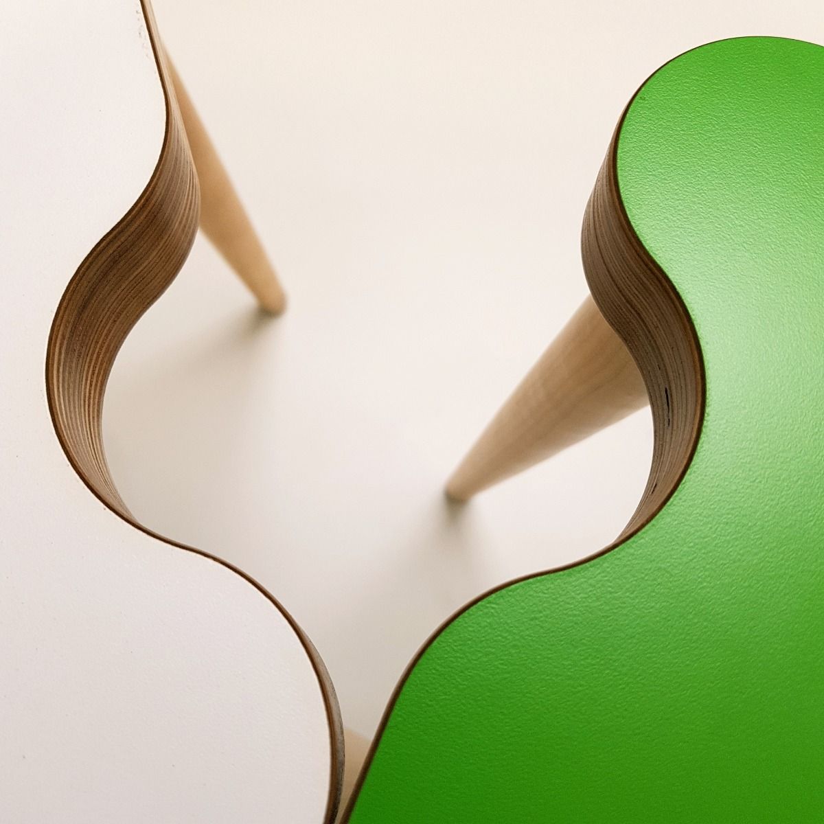 Puulon Mutteri jakkara, eri värejä!