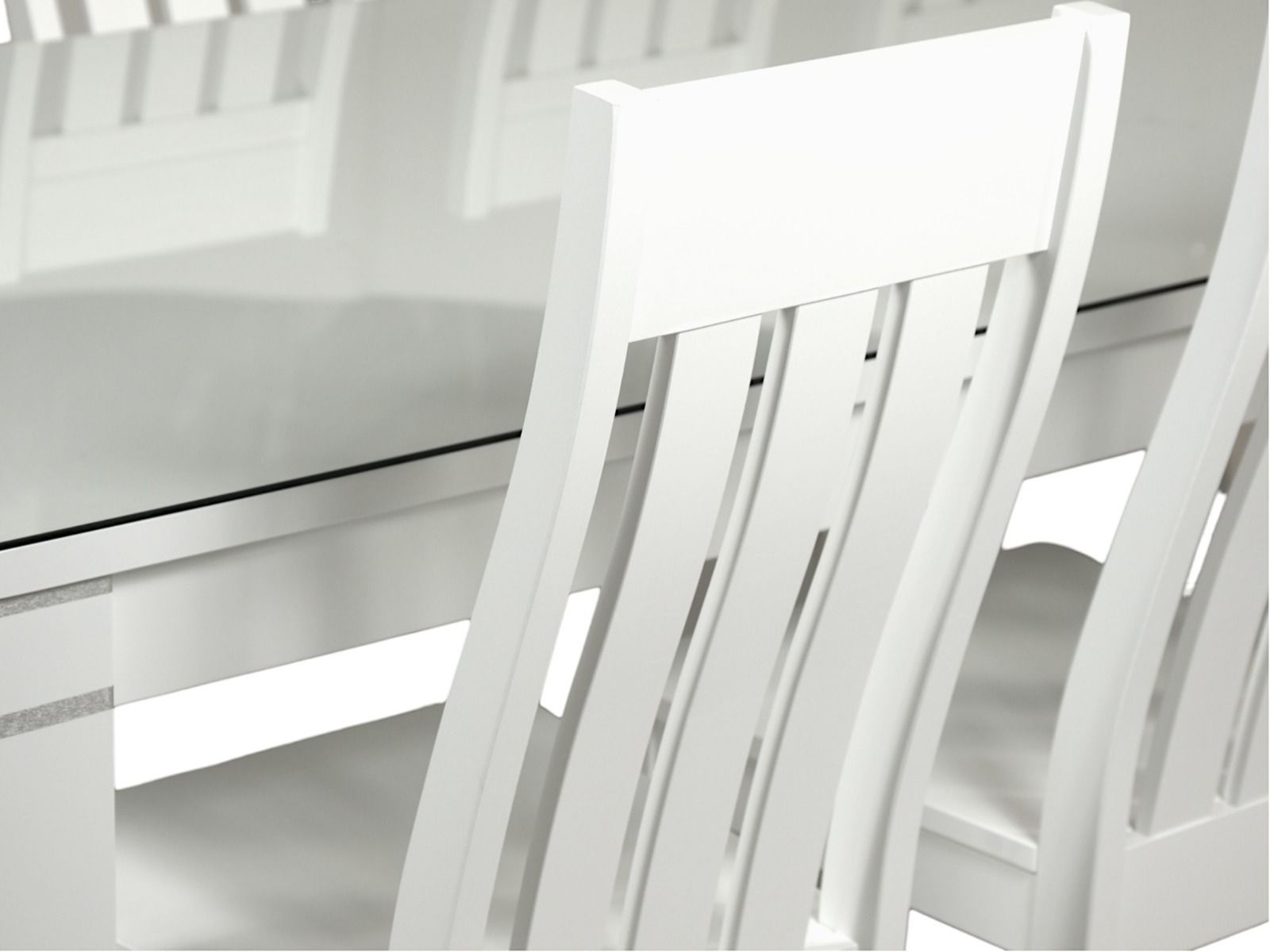 Tähkä ruokaryhmä kahdeksalla Kanerva tuolilla