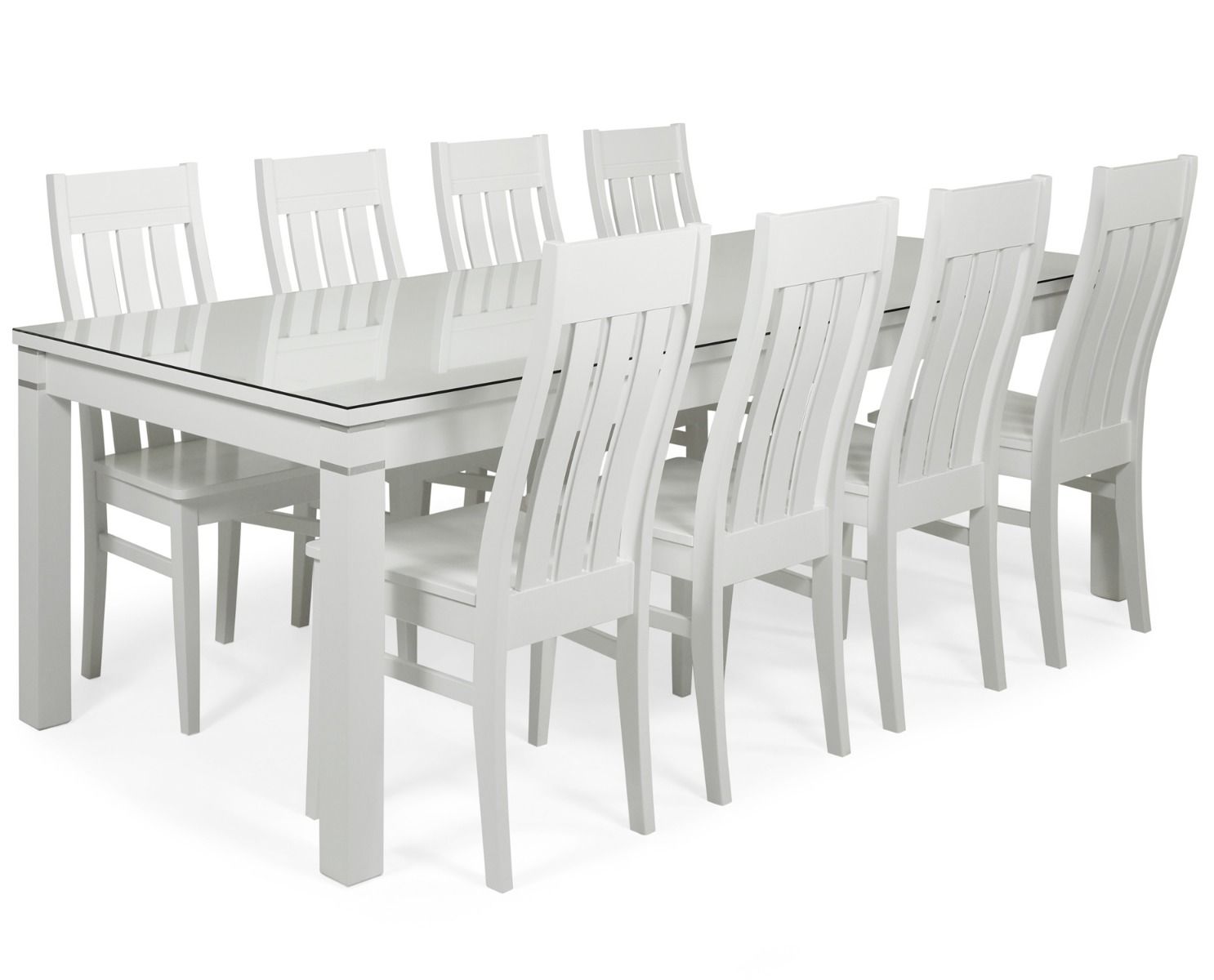 Tähkä ruokaryhmä kahdeksalle lasikannella ja valkoisilla tuoleilla