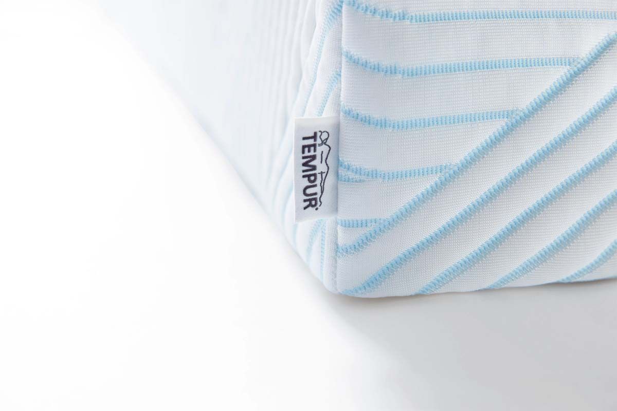 Lähikuva Tempurin petauspatjasta, jonka paksuus on 8 senttimetriä