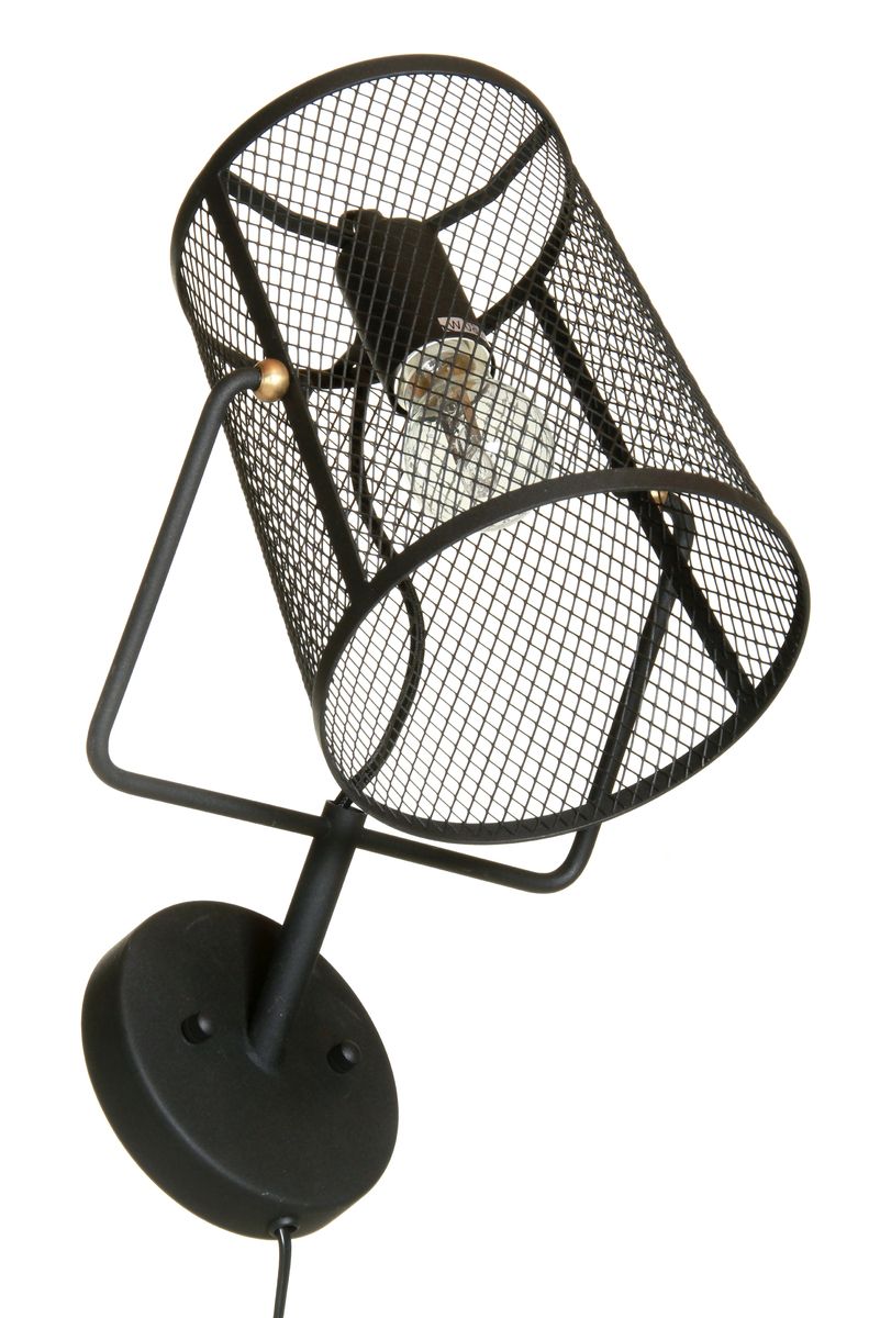 Tracy on seinävalaisin, joka tuo persoonallista ilmettä esimerkiksi lukunurkkaan. Metalliverkosta valmistettu rakenne tekee siitä erottuvan vaihtoehdon perinteisten seinävalaisimien rinnalle.