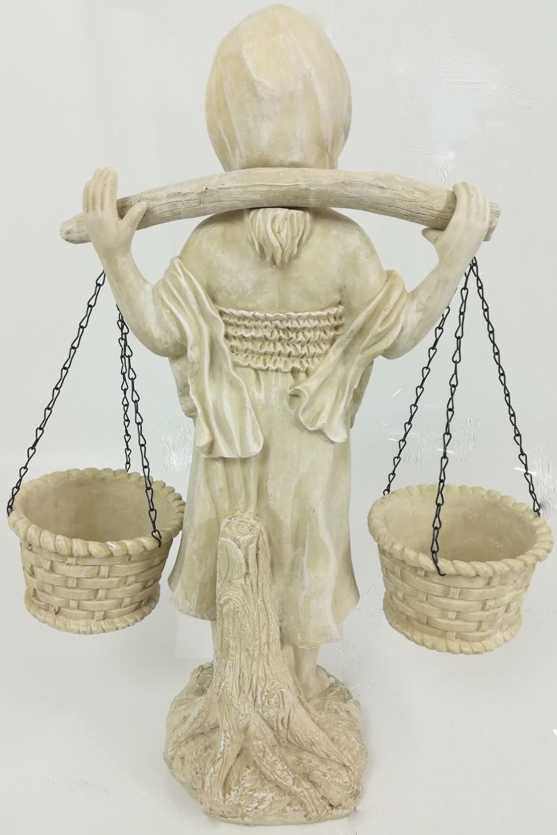 Patsas, tyttö ja ruukut