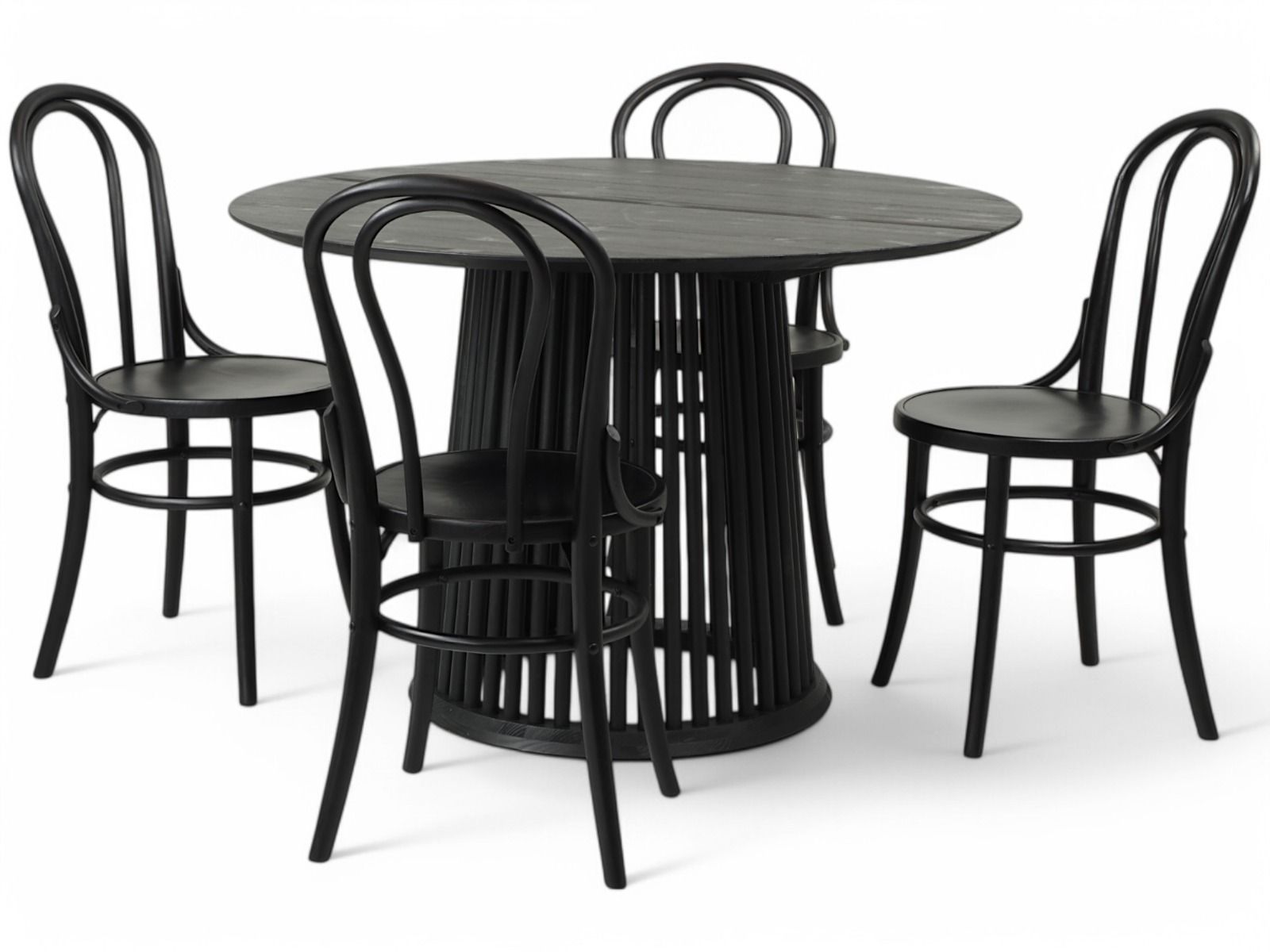 Tyyni ruokapöytä ja neljä Bistro wieniläistuolia