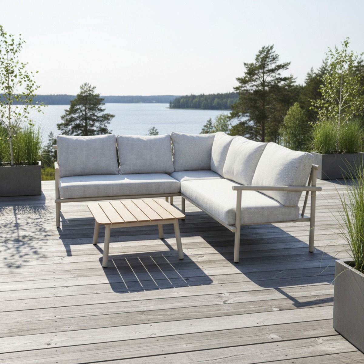Usva kulmasohvasetti ulkokäyttöön kuvattuna terassilla