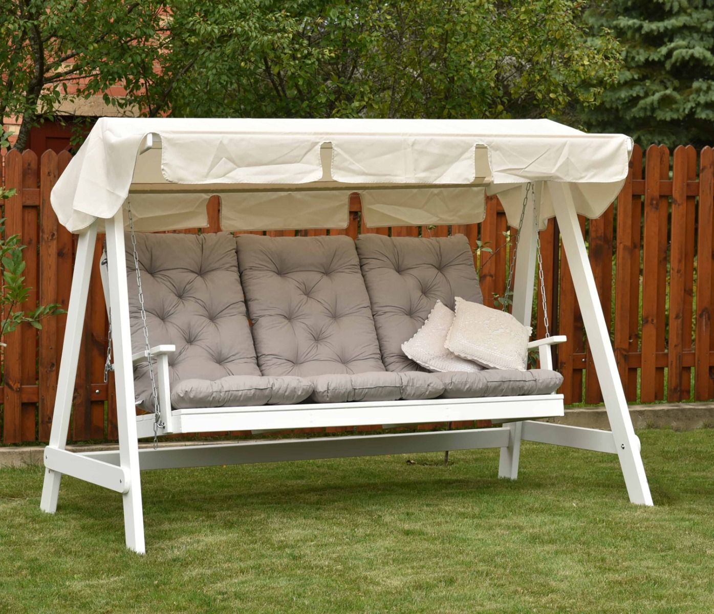 Venta puinen puutarhakeinu valkoinen