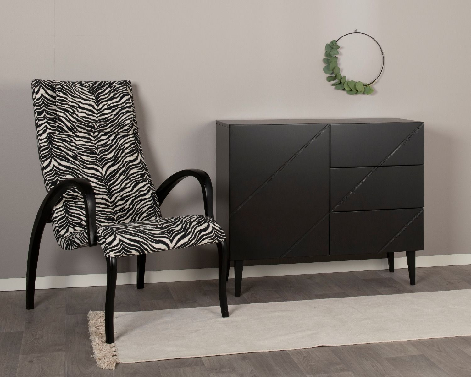 Hiipakka Vilja lipasto ovi+3laat. 100cm, musta