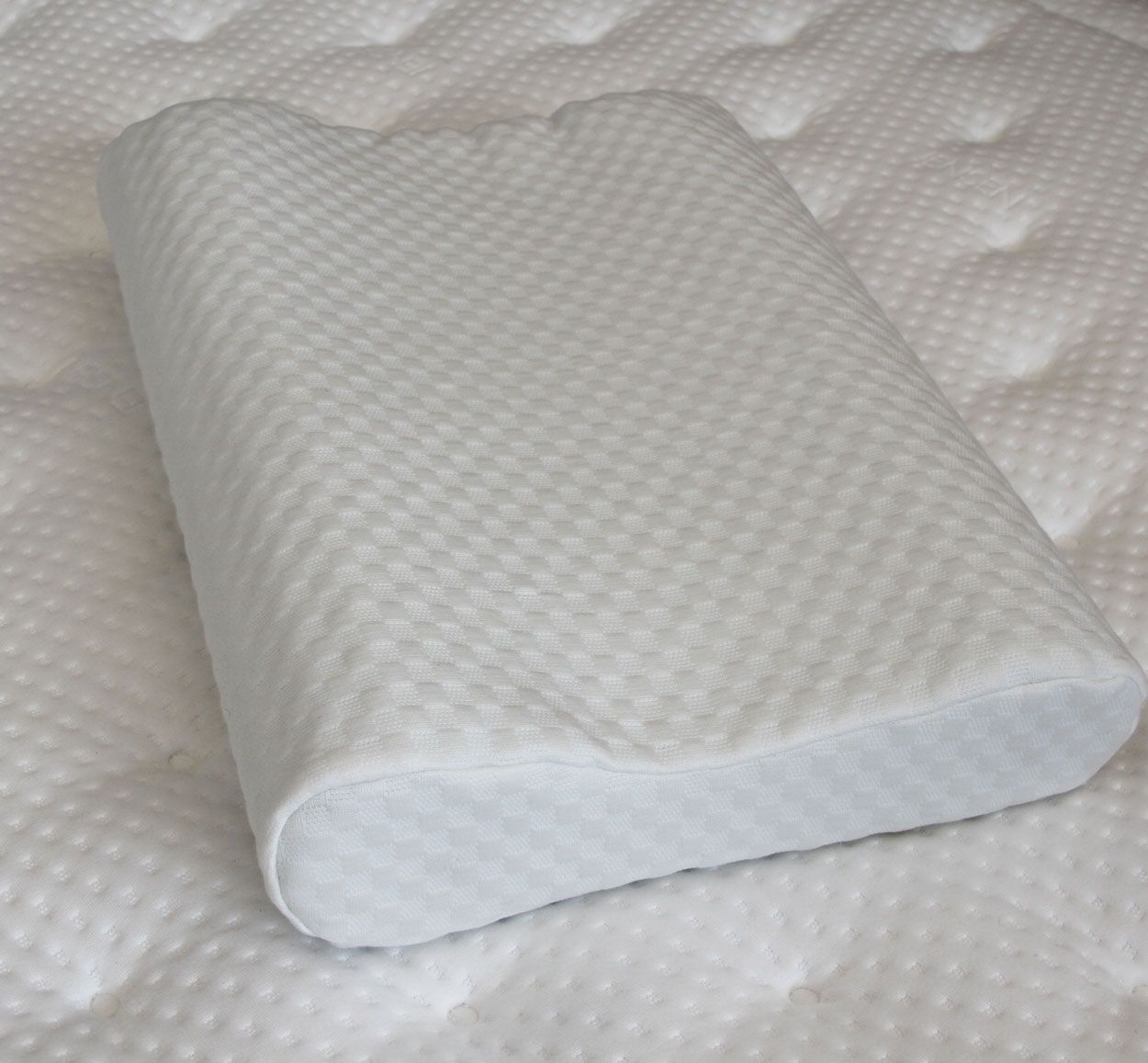 Kotimainen Unite-geeliviskotyyny