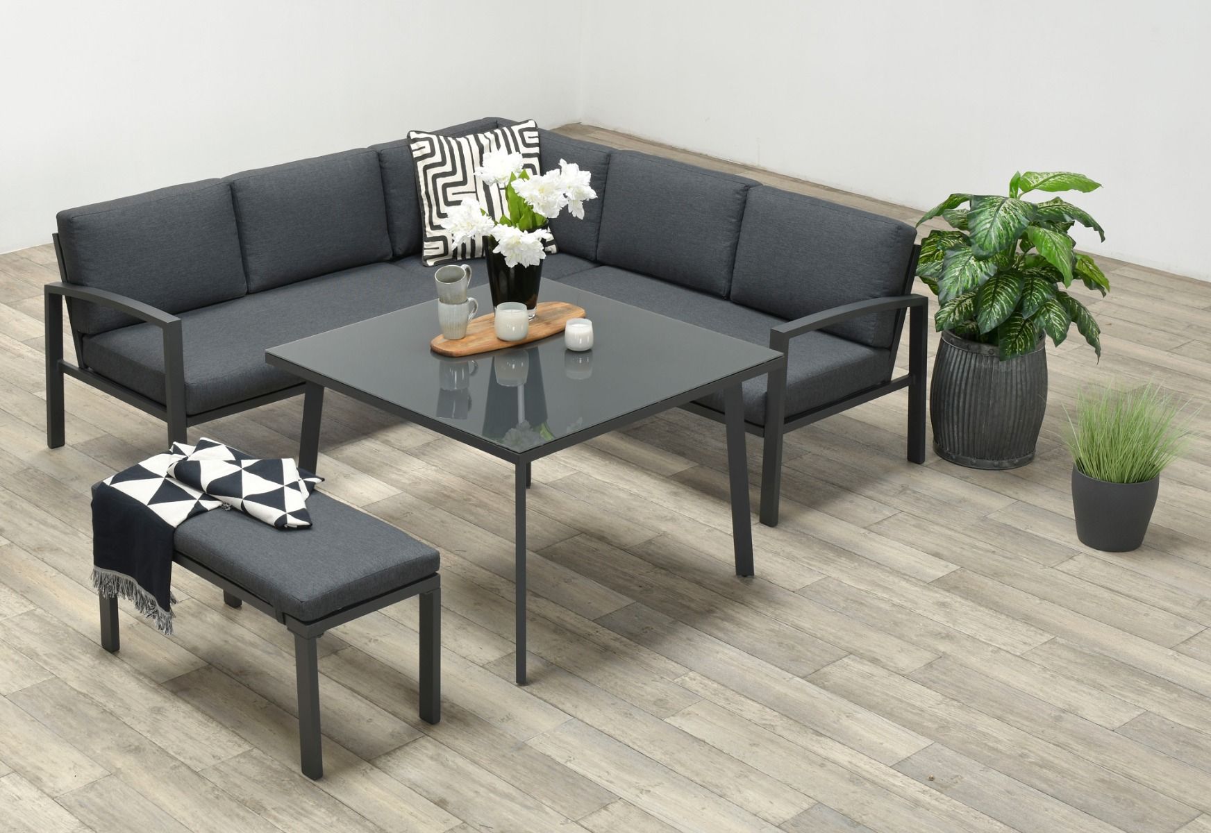 Tummanharmaa alumiininen kulmasohvasetti