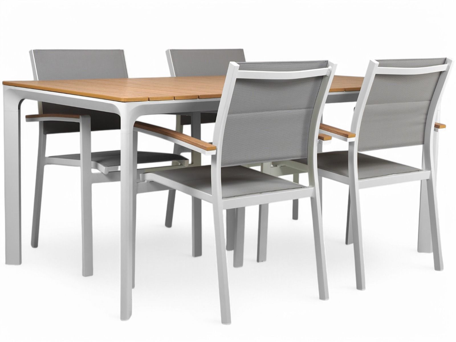 West ruokaryhmä ulos valkoisilla tuoleilla ja rungolla neljälle