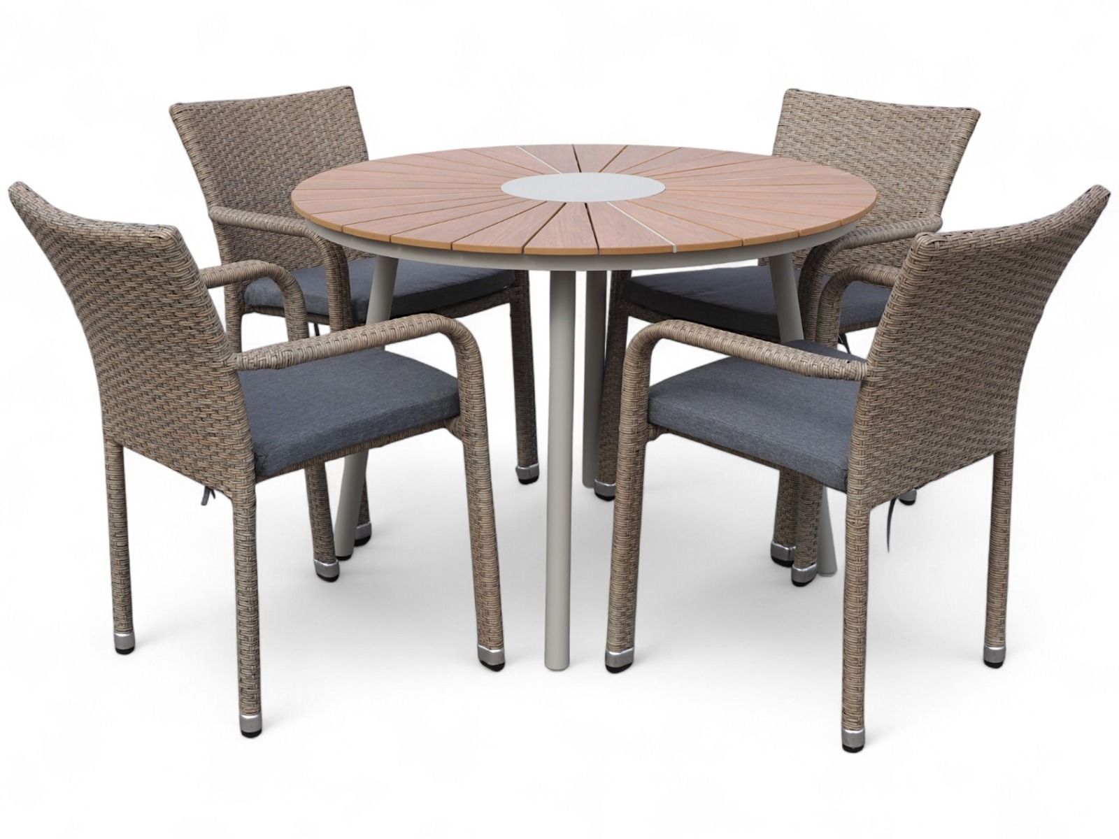 Winnie pyöreä pöytä ulos sekä neljä Apollo polyrottinkituolia