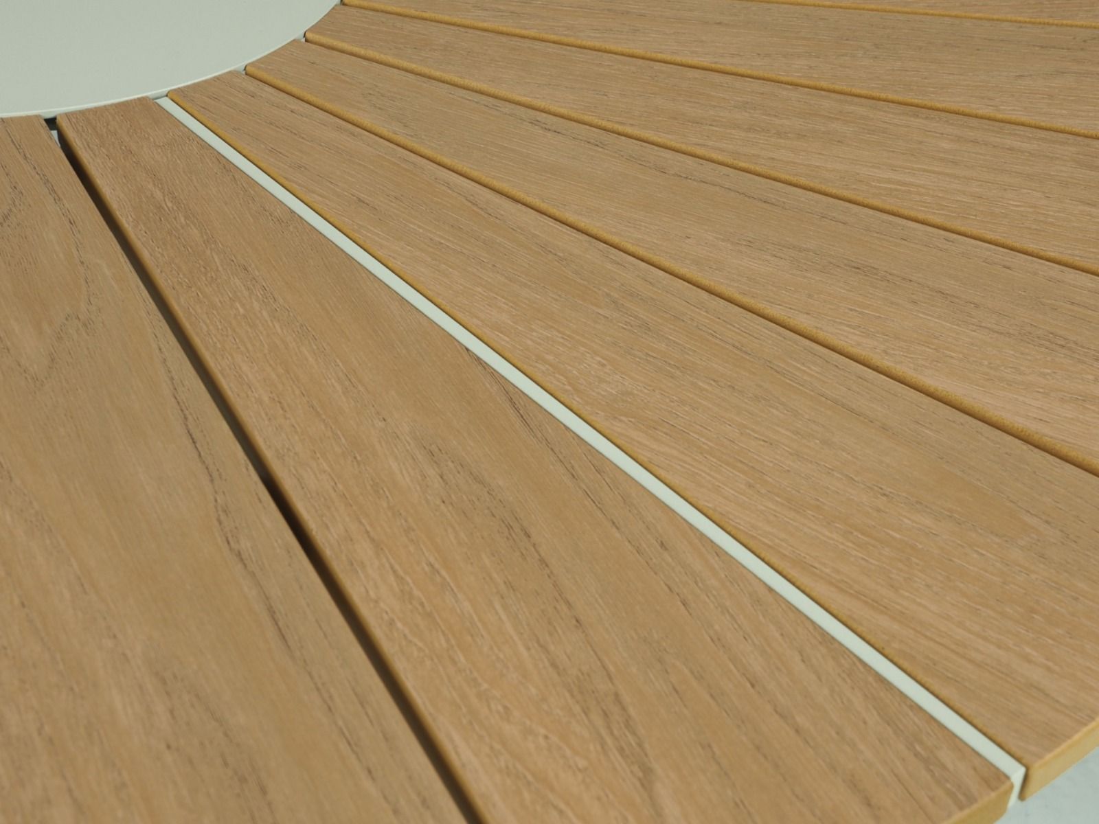 Winnie pyöreä terassipöytä + 4 Togo tuolia