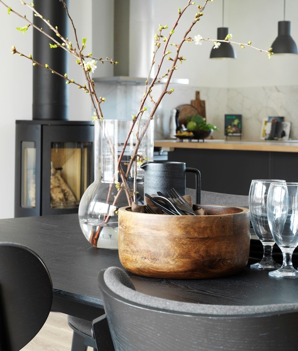 Rowico Yumi ruokapöytä 190 cm, musta