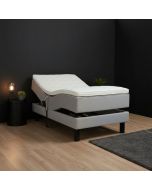 90x200 moottorisänky Black Friday tarjous kuvattu makuuhuoneessa