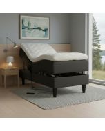 Kotimainen Lumo moottorisänky 80x200cm harmaalla runkoverhoilulla ja valkoisella petauspatjalla, sängyssä langallinen kaukosäädin